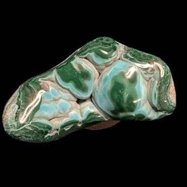Explore Gaea Rare's Malachite with Chrysocolla—a geological masterpiece showcasing the vibrant green of Malachite intertwined with the soothing blues and greens of Chrysocolla.